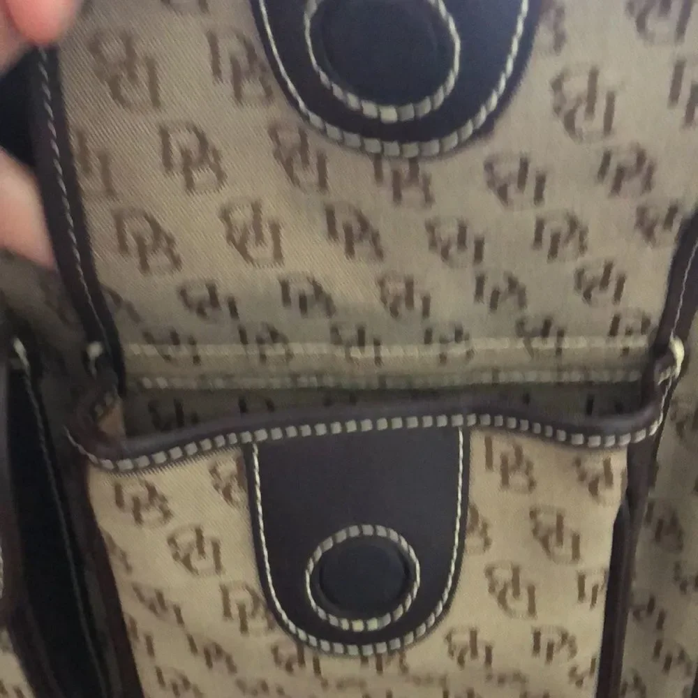 Dooney & Bourke Vintage classic  handbag.